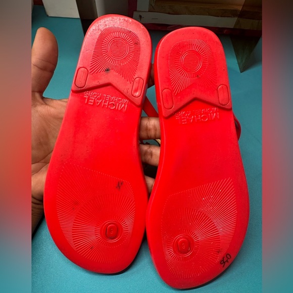 Michael Kors size 6 sandals - Picture 6 of 7